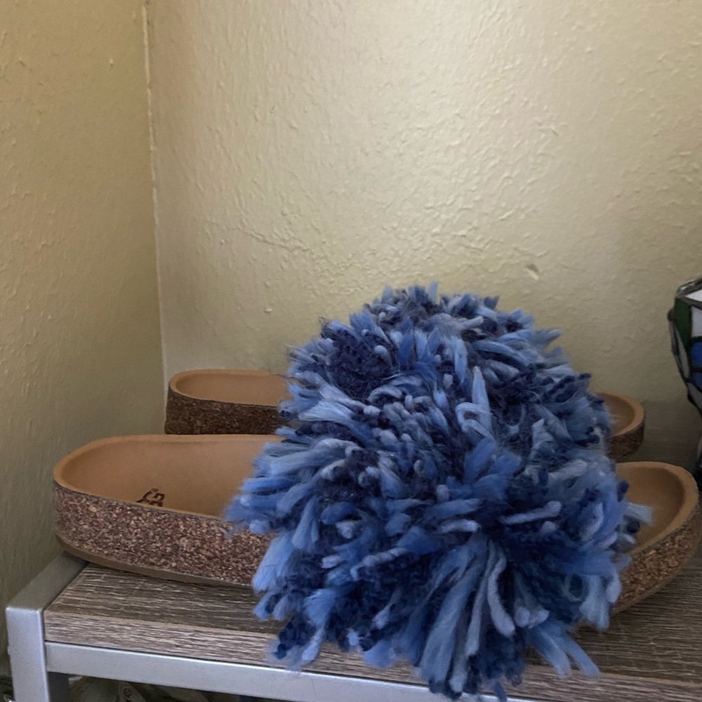 UGG Cindi Yarn Sandal